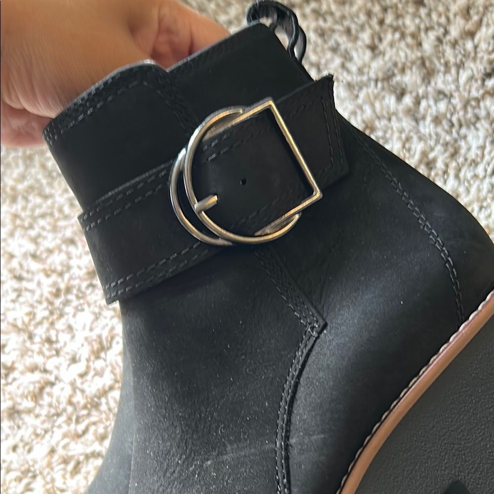 Blondo Size 8 Black Ankle Booties with Rugged Sole and Zipper - Picture 5 of 6